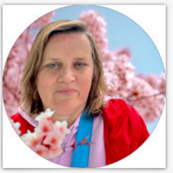 Meet your Posher, Laura - Picture 2 of 2